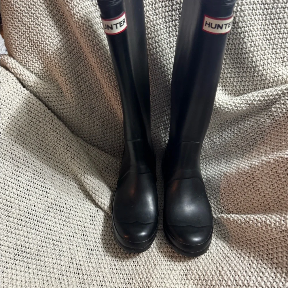 Hunter Boots, Tall,‎ Black, With Socks, Size 6F